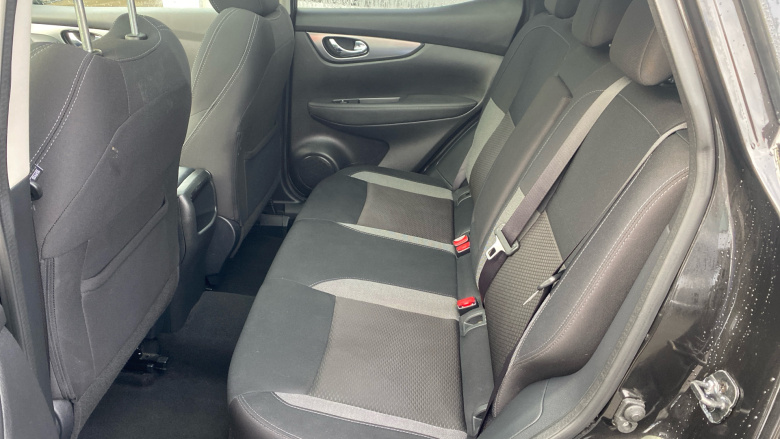 Nissan Qashqai 1.3 DiG-T N-Connecta 5dr Petrol Hatchback